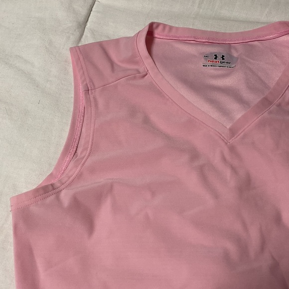 Pink under armour sleeveless workout top - Picture 4 of 6
